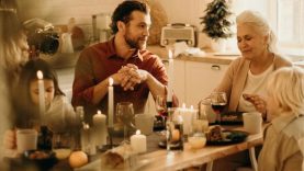 como-evitar-conflictos-familiares-en-reuniones-navidenas-large-16_9