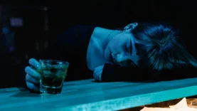 relacion-entre-alcoholismo-y-traumas-wide_webp